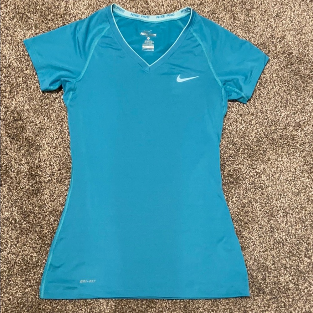 🍬🤸🏼‍♀️ Women’s Nike Dri-Fit Short Sleeve Top